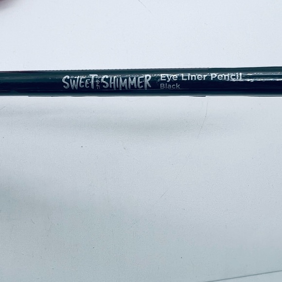 NWT ULTA Beauty Bundle Blush (2), eyeshadow,mirror,eyeshadow applicator,eyeliner - Picture 6 of 7